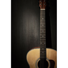 Lade das Bild in den Galerie-Viewer, Poster Gitarre auf schwarzem Hintergrund Hochformat