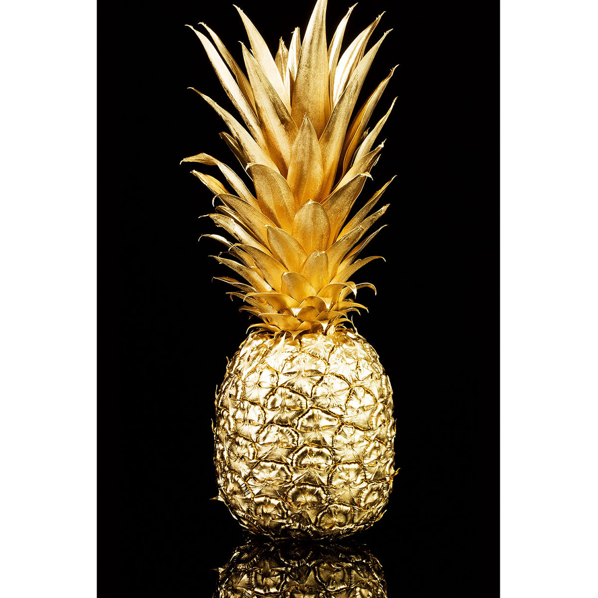Leinwandbild Goldene Ananas im Hochformat, Aufhängefertig &  Versandkostenfrei – Wandguru | Bilder
