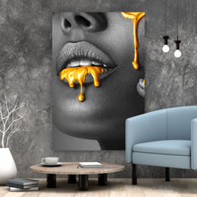Lade das Bild in den Galerie-Viewer, Leinwandbild Goldene Lippen No.7 Hochformat