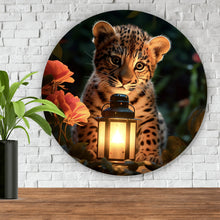 Lade das Bild in den Galerie-Viewer, Aluminiumbild gebürstet Goldiges kleines Leopardenkind Kreis