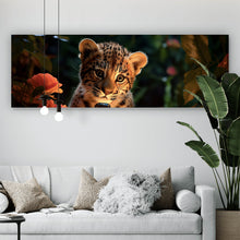 Lade das Bild in den Galerie-Viewer, Spannrahmenbild Goldiges kleines Leopardenkind Panorama