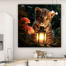 Lade das Bild in den Galerie-Viewer, Leinwandbild Goldiges kleines Leopardenkind Quadrat