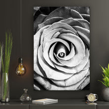Lade das Bild in den Galerie-Viewer, Spannrahmenbild Graue Rose Hochformat