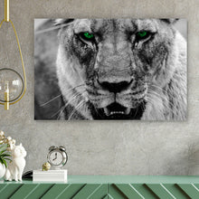 Lade das Bild in den Galerie-Viewer, Leinwandbild Green Eye Lion Querformat