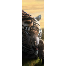 Lade das Bild in den Galerie-Viewer, Poster Großer Tiger mit Frau Panorama Hoch