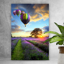 Lade das Bild in den Galerie-Viewer, Aluminiumbild Heißluftballons bei Sonnenuntergang Hochformat