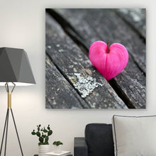 Lade das Bild in den Galerie-Viewer, Aluminiumbild Herzförmige Blüte auf Holz Quadrat
