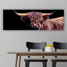 Lade das Bild in den Galerie-Viewer, Leinwandbild Highland Rind auf Schwarz Panorama

