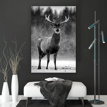 Lade das Bild in den Galerie-Viewer, Leinwandbild Hirsch im Schottischen Winter Hochformat