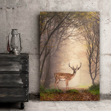 Lade das Bild in den Galerie-Viewer, Poster Hirsch in verträumten Nebelwald Hochformat