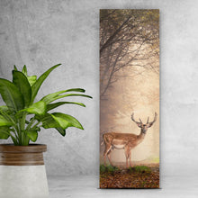 Lade das Bild in den Galerie-Viewer, Poster Hirsch in verträumten Nebelwald Panorama Hoch