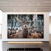Lade das Bild in den Galerie-Viewer, Poster Hirschherde im Schnee Querformat