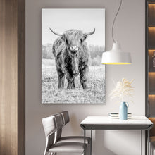 Lade das Bild in den Galerie-Viewer, Aluminiumbild Hochland Rind Schwarz Weiß Hochformat