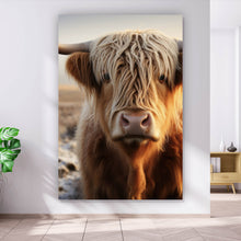 Lade das Bild in den Galerie-Viewer, Aluminiumbild gebürstet Hochlandrind auf gefrorener Weide Hochformat