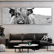 Lade das Bild in den Galerie-Viewer, Leinwandbild Hochlandrind Schwarz Weiß Panorama