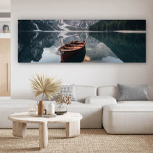 Lade das Bild in den Galerie-Viewer, Leinwandbild Holzboot am Bergsee Panorama