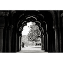 Lade das Bild in den Galerie-Viewer, Spannrahmenbild Indische Kunstfotografie Schwarz Weiß Querformat