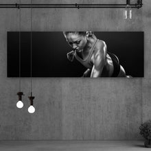 Lade das Bild in den Galerie-Viewer, Poster Junge Frau beim Training Panorama