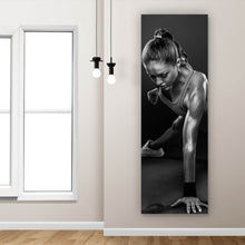 Lade das Bild in den Galerie-Viewer, Poster Junge Frau beim Training Panorama Hoch