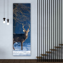 Lade das Bild in den Galerie-Viewer, Aluminiumbild Junger Rothirsch im Winterwald Panorama Hoch