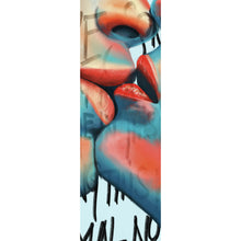 Lade das Bild in den Galerie-Viewer, Acrylglasbild Küssende Lippen Street Art Panorama Hoch