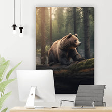 Lade das Bild in den Galerie-Viewer, Poster Kletternder Bär im Wald Hochformat