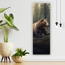 Lade das Bild in den Galerie-Viewer, Poster Kletternder Bär im Wald Panorama Hoch