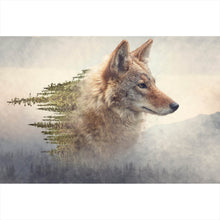 Lade das Bild in den Galerie-Viewer, Leinwandbild Kojote und Kiefernwald Querformat