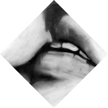 Lade das Bild in den Galerie-Viewer, Aluminiumbild Küssende Lippen Vintage Zeichenstil Raute