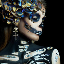 Lade das Bild in den Galerie-Viewer, Poster La Catrina mit blauen Blüten Quadrat