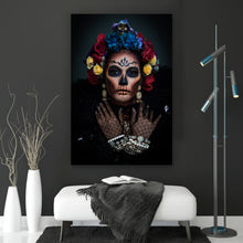Lade das Bild in den Galerie-Viewer, Leinwandbild La Catrina mit Blumenkrone Hochformat