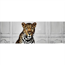 Lade das Bild in den Galerie-Viewer, Leinwandbild Leopard in der Badewanne Modern Art Panorama