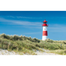 Lade das Bild in den Galerie-Viewer, Poster Leuchtturm auf Düne Querformat