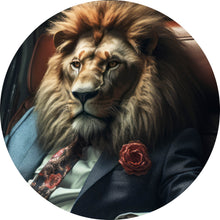 Lade das Bild in den Galerie-Viewer, Aluminiumbild gebürstet Löwe im Anzug Digital Art Kreis