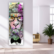 Lade das Bild in den Galerie-Viewer, Leinwandbild Löwe mit Brille Aquarell Panorama Hoch