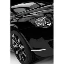 Lade das Bild in den Galerie-Viewer, Spannrahmenbild Luxuswagen auf schwarzem Hintergrund Hochformat