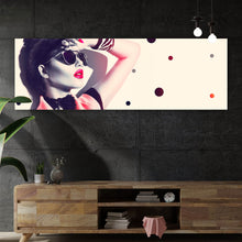 Lade das Bild in den Galerie-Viewer, Aluminiumbild gebürstet Modell mit Sonnenbrille Panorama