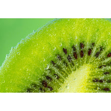 Lade das Bild in den Galerie-Viewer, Leinwandbild Nahaufnahme einer Kiwi Querformat