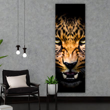 Lade das Bild in den Galerie-Viewer, Aluminiumbild Portrait Leopard auf schwarzem Hintergrund Panorama Hoch
