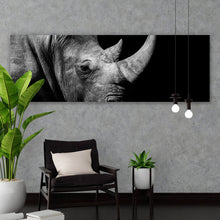 Lade das Bild in den Galerie-Viewer, Spannrahmenbild Nashorn auf schwarzem Hintergrund Panorama