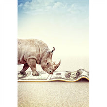 Lade das Bild in den Galerie-Viewer, Leinwandbild Nashorn mit Geldschein Teppich Hochformat