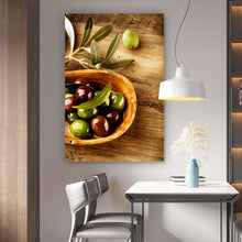 Lade das Bild in den Galerie-Viewer, Poster Oliven in einer Schale Hochformat