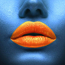 Lade das Bild in den Galerie-Viewer, Acrylglasbild Orangene Lippen No.3 Quadrat