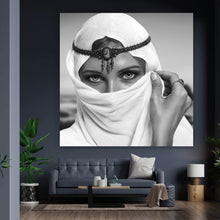 Lade das Bild in den Galerie-Viewer, Leinwandbild Orientalische Schönheit Quadrat