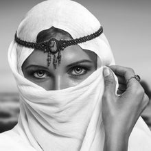 Lade das Bild in den Galerie-Viewer, Leinwandbild Orientalische Schönheit Quadrat
