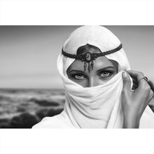 Lade das Bild in den Galerie-Viewer, Leinwandbild Orientalische Schönheit Querformat