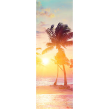 Lade das Bild in den Galerie-Viewer, Aluminiumbild Palmen am Strand bei Sonnenuntergang Panorama Hoch
