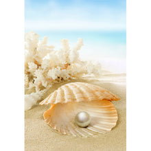 Lade das Bild in den Galerie-Viewer, Poster Perle am Sandstrand Hochformat