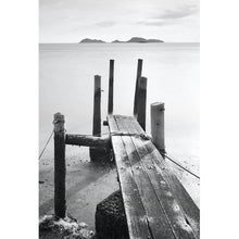 Lade das Bild in den Galerie-Viewer, Poster Pier ins Meer Hochformat
