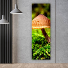 Lade das Bild in den Galerie-Viewer, Poster Pilz im Grünen Panorama Hoch